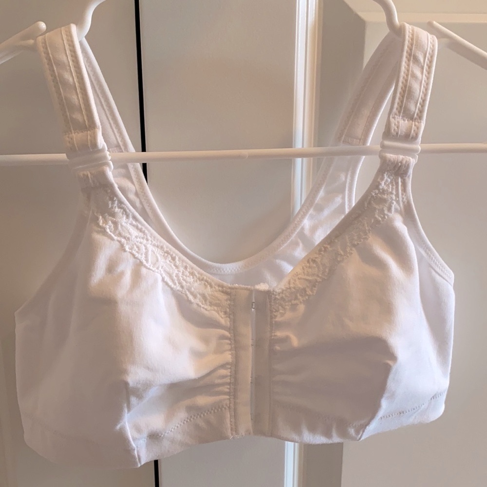 NWOT Amoena Hannah Post Surgical Bra Sz SM cup A/B Front Closure Comfort bra
